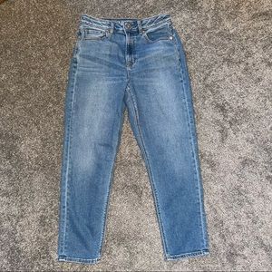 American Eagle Mom Jean - SIZE 4 SHORT